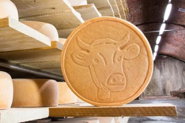 Produktfoto zu Allgäuer Hornkäse 50% Bio Käserei Wiggensbach