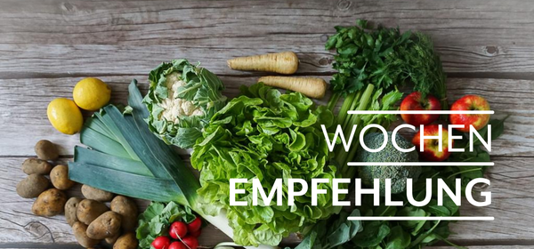 KI generiert: Das Bild zeigt reife Orangen, die an einem Baum hängen. Auf der linken Seite steht der Text "Orangen Kampagne".