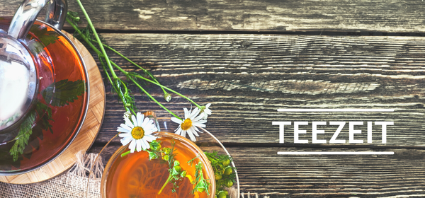 KI generiert: Das Bild zeigt reife Orangen, die an einem Baum hängen. Auf der linken Seite steht der Text "Orangen Kampagne".