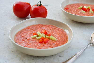 Produktfoto zu Rezept der Woche "Bohnen-Salat mit Pfirsich & Haselnüssen"