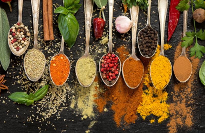 Gewürze & Kochhilfen