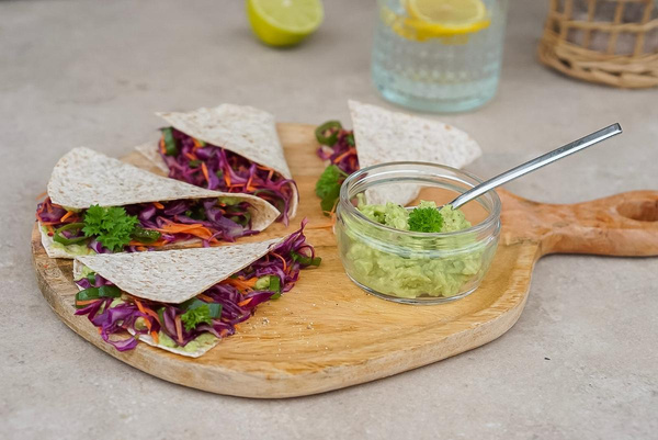 Produktfoto zu Rezept der Woche "Rotkohl Mini Tacos"