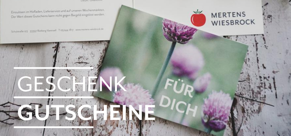 KI generiert: Das Bild zeigt reife Orangen, die an einem Baum hängen. Auf der linken Seite steht der Text "Orangen Kampagne".