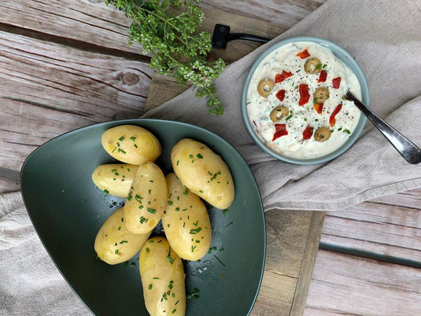 Produktfoto zu Rezept der Woche "Kartoffeln mit mediterranem Quark"