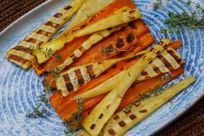 Produktfoto zu Rezept der Woche "Möhren & Pastinaken gegrillt"