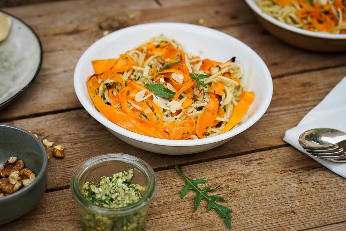 Möhren Spaghetti mit Rucola Pesto