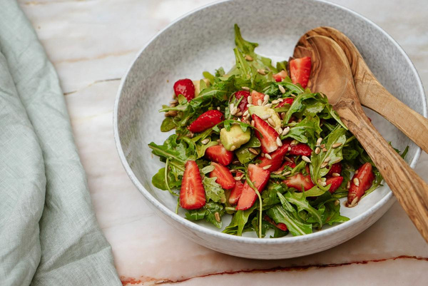 Produktfoto zu Rezept der Woche "Rucola Erdbeer Salat"