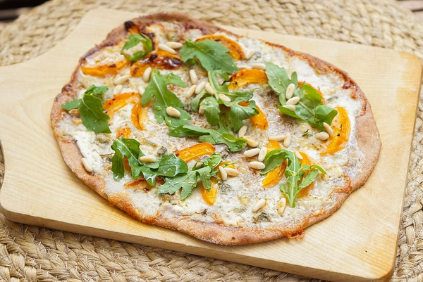 Produktfoto zu Rezept der Woche "Aprikosen Flammkuchen"
