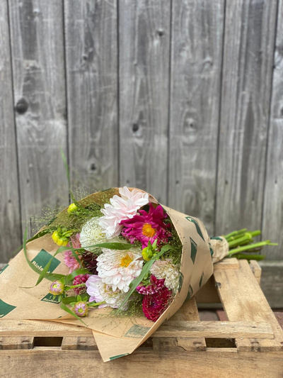 Produktfoto zu Blumen Mischung in zarten Farben aus eigenem Anbau mit Grün