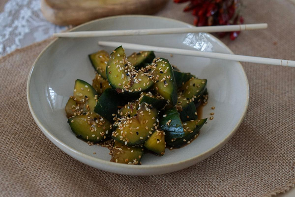 Produktfoto zu Rezept der Woche "Asiatischer Gurkensalat"