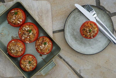 Produktfoto zu Rezept der Woche "Gefüllte Tomaten mit Couscous"