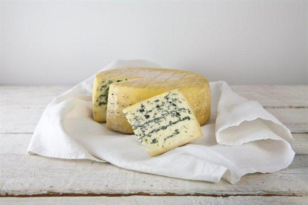 Produktfoto zu Friesisch Blue Rohmilchkäse 50% Backensholzer Hof